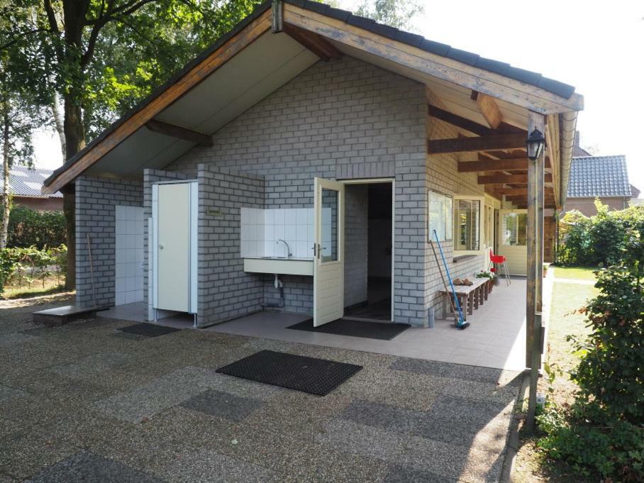 Chalet - Camping 'T Dekske Wintelre Exterior foto